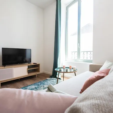 Apartment Centre-ville - Wifi - Cuisine Equipee - Lave-linge *